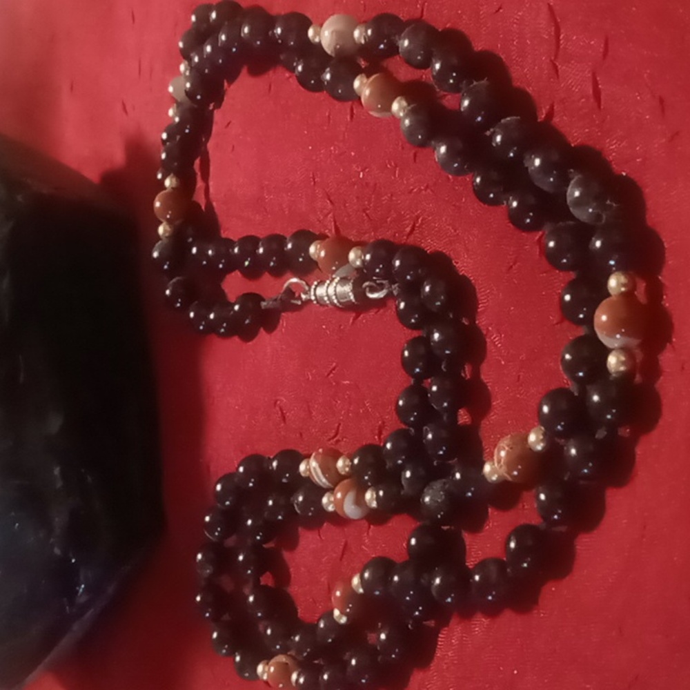 Vintage Black onyx and fire agate stone necklace .Thumb screw clasp.